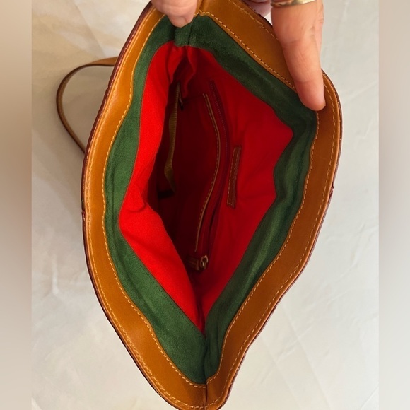 DOONEY AND BOURKE Vintage CrossBody Bag, 11” x 12” Fastened. - Picture 6 of 9